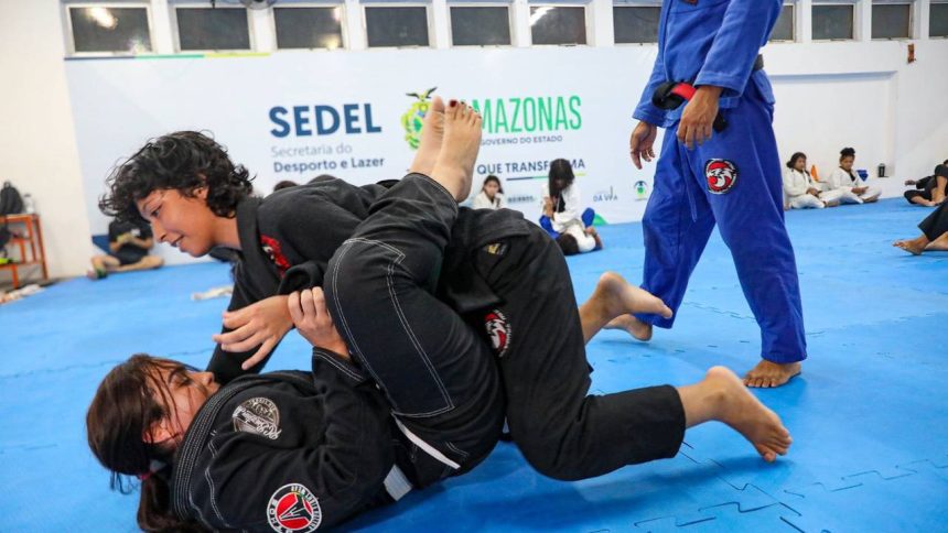 Aulas gratuitas de Jiu-Jitsu na Vila Olímpica.
