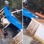 Embarcação naufragada durante temporal no Lago de Coari, com pessoas tentando resgatar pertences.