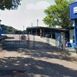 Entrada da Bertolini da Amazônia em Manaus, com portão e área de acesso.