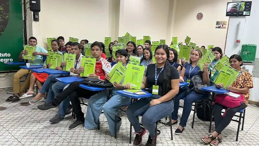 Design de sobrancelhas e mais 5 cursos abrem vagas gratuitas na zona leste de Manaus