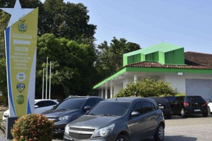 Fachada da Delegacia Especializada em Crimes Contra a Mulher (DECCM) em Manaus, Amazonas.
