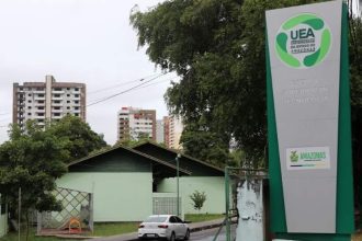 Fachada da Escola Superior de Tecnologia da UEA (Universidade do Estado do Amazonas).