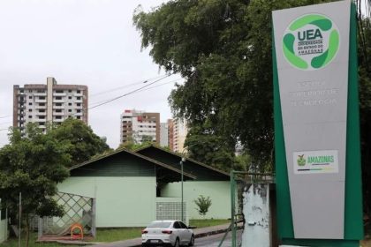 Fachada da Escola Superior de Tecnologia da UEA (Universidade do Estado do Amazonas).