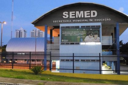 Fachada da SEMED - Secretaria Municipal de Educação em Manaus, Amazonas.