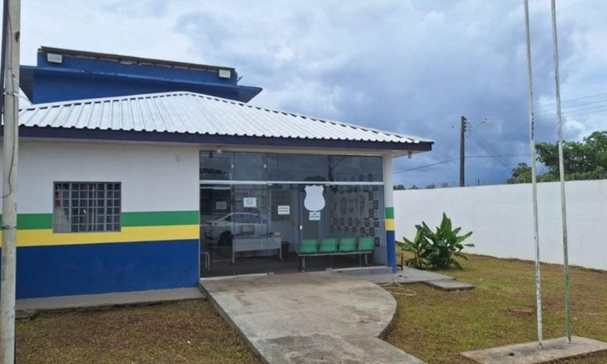 Fachada de delegacia de polícia em Boa Vista do Ramos.