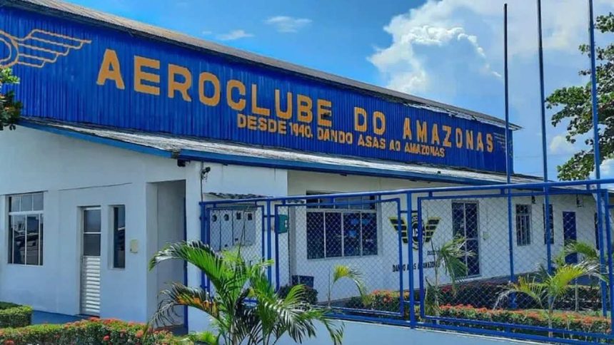 Fachada do Aeroclube do Amazonas com letreiro em destaque.