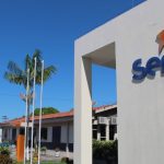 Fachada do Senac com logotipo e sinalização em Manaus.