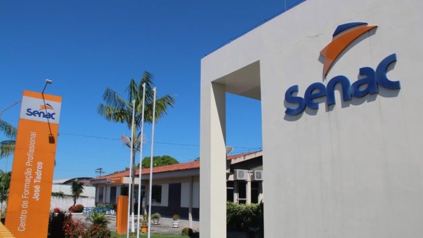 Fachada do Senac com logotipo e sinalização em Manaus.