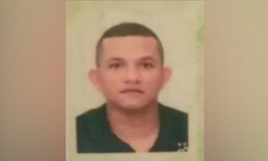 Foto de suspeito preso em Manaus após execução em estacionamento de centro de compras.