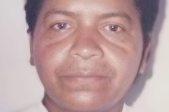 Foto de um homem, possivelmente um familiar de falecida em Manaus, procurado pelo IML.