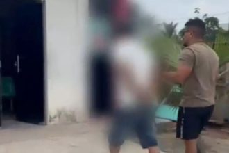 Homem é preso por tortura e cárcere privado no Amazonas. Cena de possível prisão.