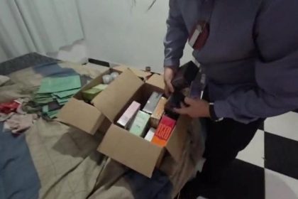 Homem preso em flagrante por roubo de carga de perfumes.