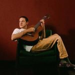 Rubel chega ao Teatro Amazonas com a turnê “Beleza. Rubel e violão”