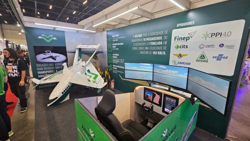 Maquete de aeronave no estande da Aeroriver, empresa de soluções de transporte na Amazônia.