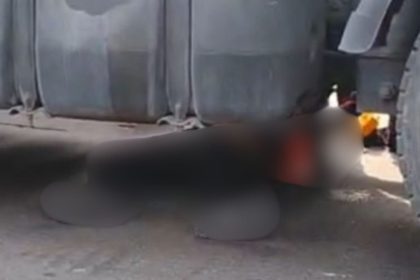 Motociclista sob carreta após acidente na Avenida Autaz Mirim