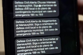 Notificações da Defesa Civil em Manaus sobre alertas de chuva, alagamentos e enxurradas.