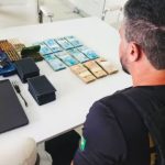 Operação da Polícia Federal apreende armas, dinheiro e outros itens em investigação de fraudes no INSS.