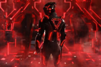 Personagem com traje futurista em ambiente vermelho e tecnológico, inspirado em Tron.