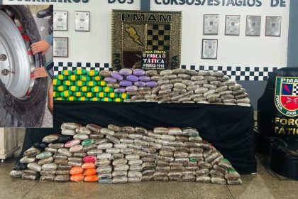 Polícia apreende drogas escondidas em pneu de carreta em Manaus. Tabletes de drogas expostos.