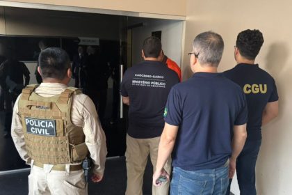 Polícia Civil e outros agentes em operação de prisão e afastamento de servidores por fraude no Amazonas.