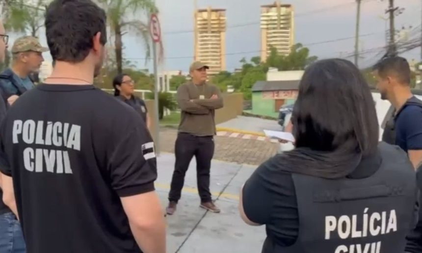 Polícia Civil em ação, prendendo suspeitos em Manaus.