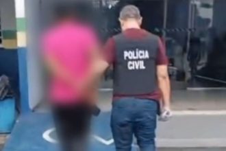 Policial civil conduz homem preso após agredir ex-companheira em Manaus.