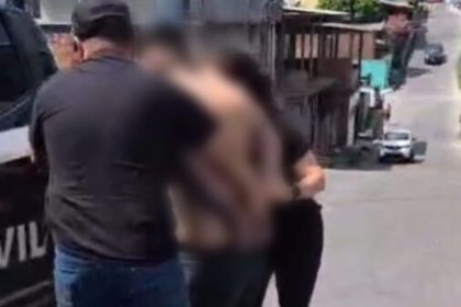 Policial prendendo homem em Manaus por ameaças à ex-companheira via Pix