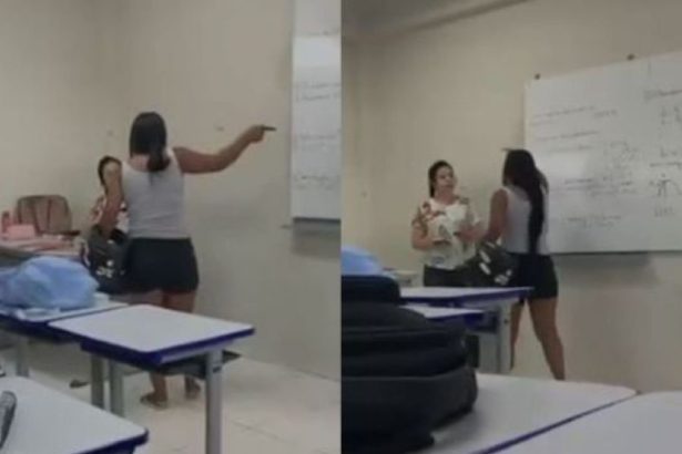 Professora e mãe discutem em sala de aula. A mãe aponta para a professora.
