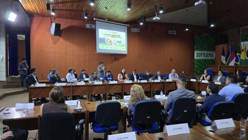 Reunião sobre transformação digital da indústria com INDT apresentando soluções.