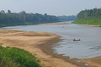 Rio Madeira com nível baixo, afetando a navegação na região do Amazonas.