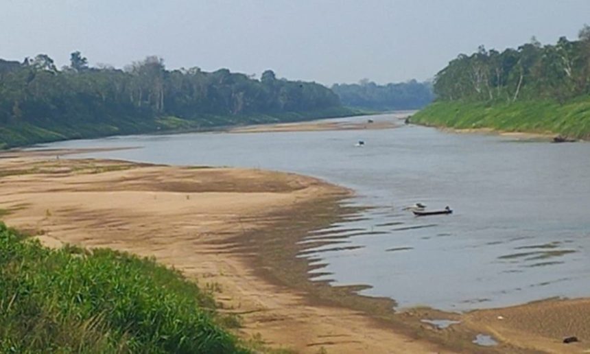 Rio Madeira com nível baixo, afetando a navegação na região do Amazonas.