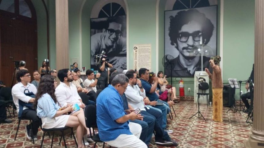 Semana do Livro e da Biblioteca em Manaus: evento com público e palestrante