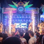 Show de fogos e dançarinas no palco do Boi Manaus 2025.