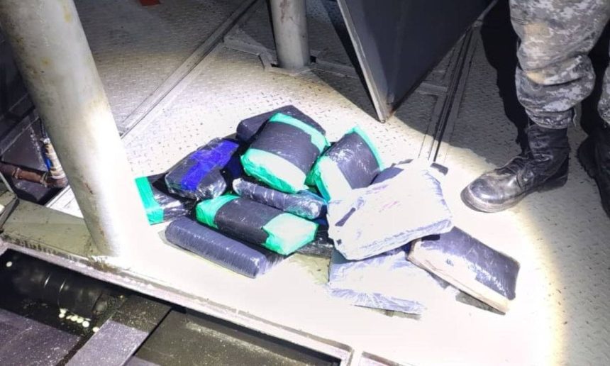 Tabletes de drogas apreendidos em embarcação pela polícia no Amazonas