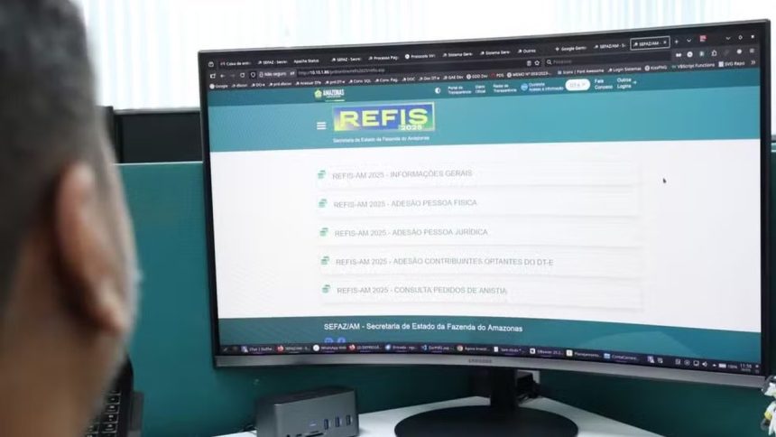 Tela do sistema REFIS 2025 da Secretaria de Estado da Fazenda do Amazonas, com opções de acesso.