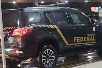 Veículo da Polícia Federal em ação