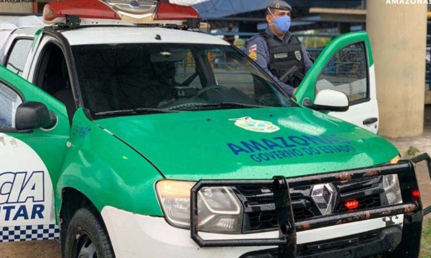 Viaturas da Polícia Militar do Amazonas em cena.