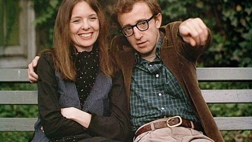 Woody Allen e Diane Keaton, em cena do filme 'Noivo Neurótico, Noiva Nervosa'.