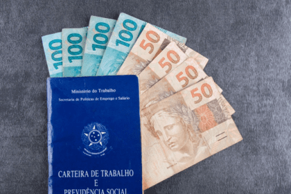 Empresas devem concluir pagamento da 1ª parcela do 13º salário até esta sexta-feira