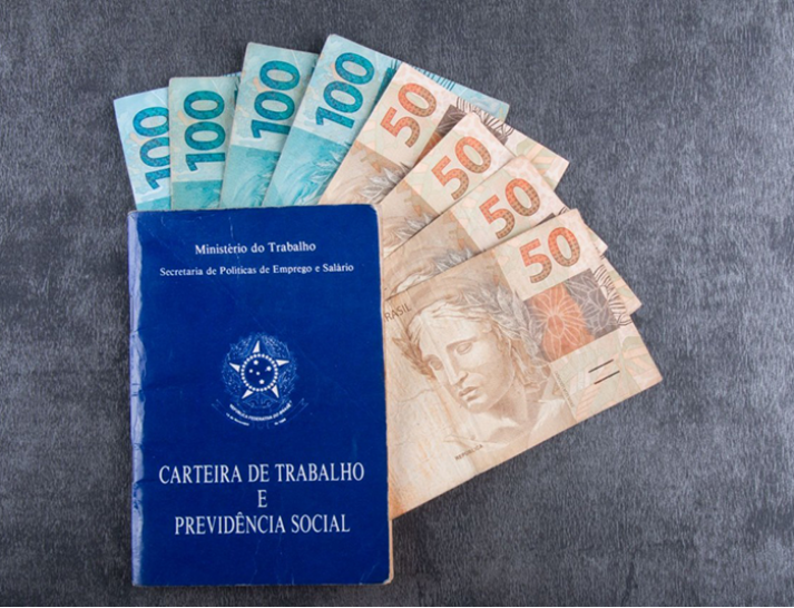 Empresas devem concluir pagamento da 1ª parcela do 13º salário até esta sexta-feira
