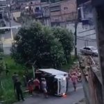 Caminhão tomba em ladeira e interdita via na Colônia Antônio Aleixo, em Manaus