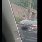 Homem é flagrado correndo pelado em avenida de Manaus