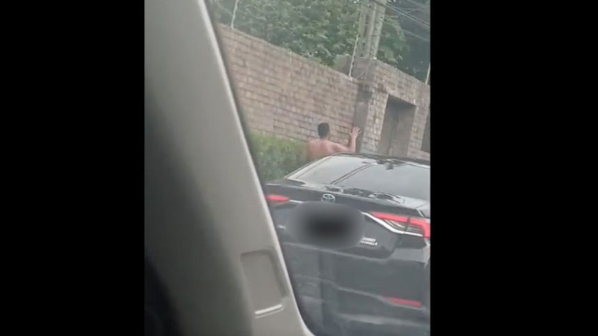 Homem é flagrado correndo pelado em avenida de Manaus