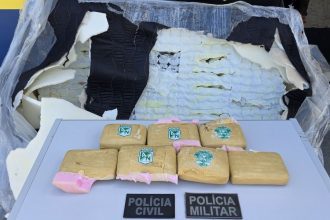 Polícia apreende oito quilos de maconha escondidos em colchão de embarcação no AM