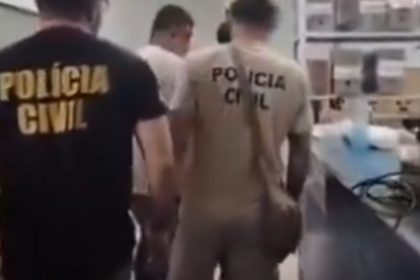 Dois são presos suspeitos de furtar R$ 150 de loja de motos em Manaus