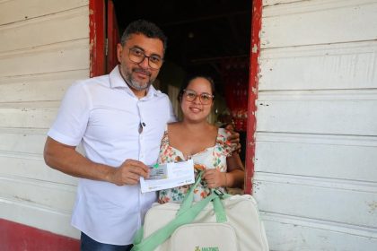 Amazonas inicia entrega de 1,6 mil cartões do Auxílio Estadual Permanente no Médio Solimões
