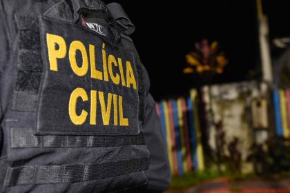 Filho é preso no Amazonas após arrancar a orelha do pai de 62 anos com uma mordida