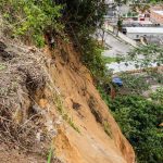 Defesa Civil alerta para risco de deslizamentos após chuva intensa em Manaus