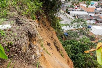 Defesa Civil alerta para risco de deslizamentos após chuva intensa em Manaus
