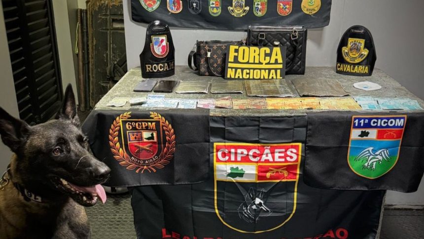 Polícia apreende cocaína em bagagens dentro de embarcação no Amazonas